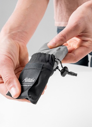 细节 –点击放大 - MATADOR - Mini Pocket Blanket™ — Black