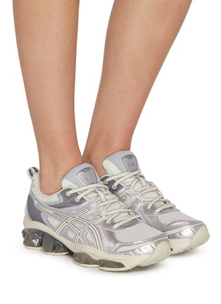 模特儿示范图 - 点击放大 - ASICS - GEL-QUANTUM KINETIC Low Top Unisex Sneakers