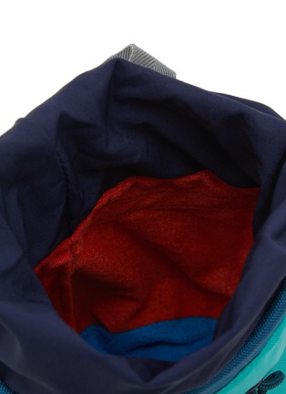 细节 –点击放大 - COTOPAXI - Halcon Chalk Bag — Del Día