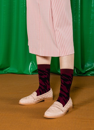 细节 –点击放大 - EAT MY SOCKS - Red Wine Crew Socks