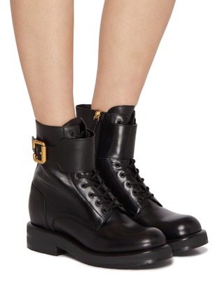 模特儿示范图 - 点击放大 - CHLOÉ - Coddington Leather Combat Boots