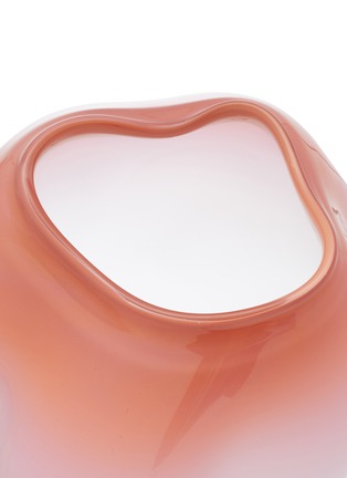  - ALEXA LIXFEID - Komet Glass Vase  — Fading Flamingo