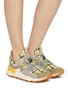 模特儿示范图 - 点击放大 - FLOWER MOUNTAIN - Yamano 3 Uni Suede Textile Women's Sneakers