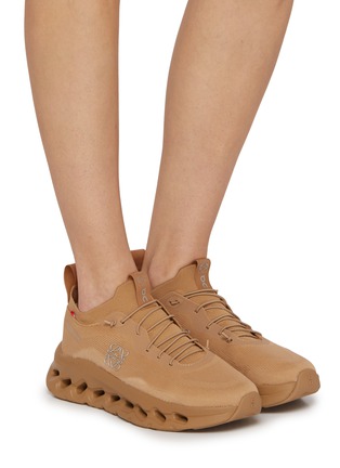 模特儿示范图 - 点击放大 - LOEWE - X On Cloudtilt Low Top Women's Sneakers