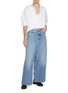 模特儿示范图 - 点击放大 - TEURN STUDIOS - Baggy Light Wash Petite Jeans