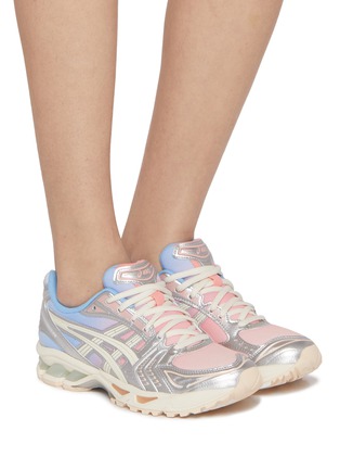 模特儿示范图 - 点击放大 - ASICS - x Ana Smu Gel-Kayano 14 Low Top Women's Sneakers