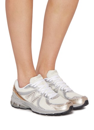 模特儿示范图 - 点击放大 - NEW BALANCE - 860 Mesh Low Top Women's Sneakers