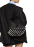 模特儿示范图 - 点击放大 - ALEXANDERWANG - 中号 REX 皮革流浪包