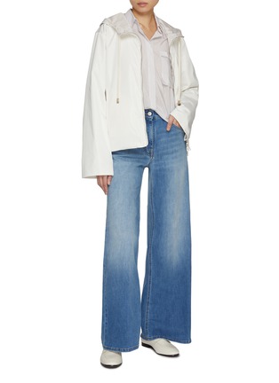 模特儿示范图 - 点击放大 - PESERICO - Flared Leg Washed Jeans