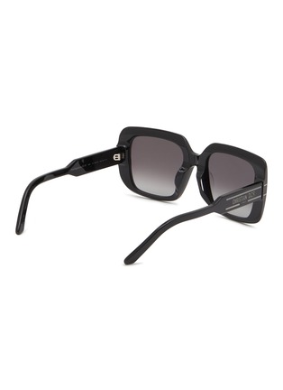模特儿示范图 - 点击放大 - DIOR - DIORSIGNATURE S11F 方框太阳眼镜