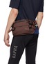 模特儿示范图 - 点击放大 - RAPHA - Trail Hip Pack Hip Bag