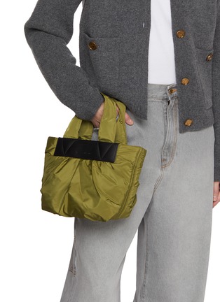 模特儿示范图 - 点击放大 - VEE COLLECTIVE - Mini Caba Tote Bag