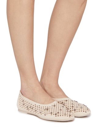 模特儿示范图 - 点击放大 - PEDRO GARCÍA - Ariane Crystal Studs Suede Ballerina Flats