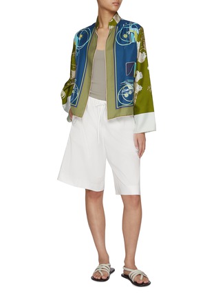 模特儿示范图 - 点击放大 - LILYEVE - Carriage Print Silk Jacket