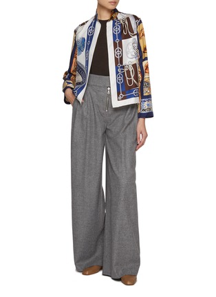 模特儿示范图 - 点击放大 - LILYEVE - Chain Print Silk Jacket