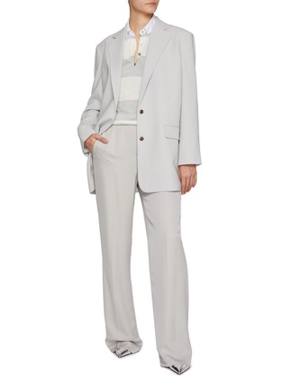 模特儿示范图 - 点击放大 - THEORY - 条纹真丝半开襟衬衫