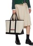 模特儿示范图 - 点击放大 - THOM BROWNE - Medium Tool Cotton Canvas Tote Bag