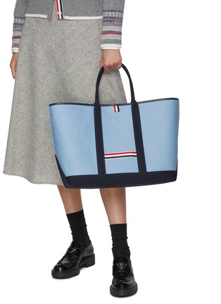 模特儿示范图 - 点击放大 - THOM BROWNE - Medium Tool Interlock Canvas Tote Bag