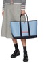 模特儿示范图 - 点击放大 - THOM BROWNE - Medium Tool Interlock Canvas Tote Bag