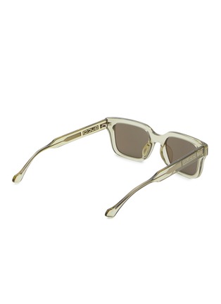 模特儿示范图 - 点击放大 - GUCCI - INJECTION 方框太阳眼镜