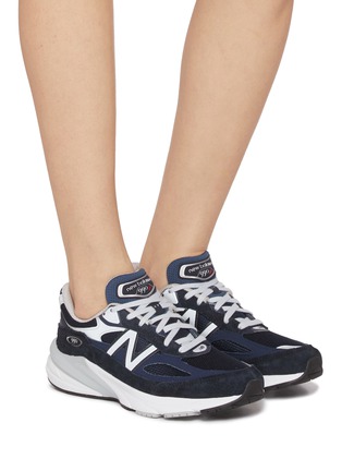 模特儿示范图 - 点击放大 - NEW BALANCE - Made in USA 990v6 Low Top Men's Sneakers