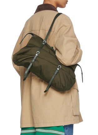 模特儿示范图 - 点击放大 - MARGESHERWOOD - Overpacker Shoulder Bag