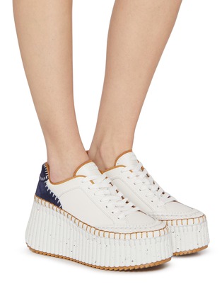 模特儿示范图 - 点击放大 - CHLOÉ - Nama Platformed Leather Sneakers