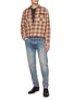 模特儿示范图 - 点击放大 - AMIRI - Medium Sand Washed Skinny Jeans