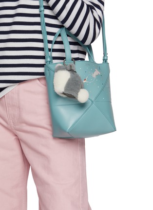 模特儿示范图 - 点击放大 - LOEWE - Bunny Coin Shearling Purse Charm