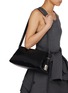 模特儿示范图 - 点击放大 - OSOI - Pillow Bow Leather Shoulder Bag