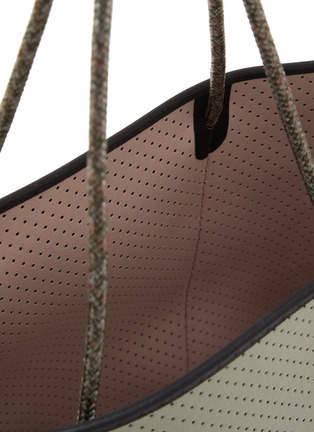 细节 - 点击放大 - STATE OF ESCAPE - Flying Solo Perforated Tote Bag