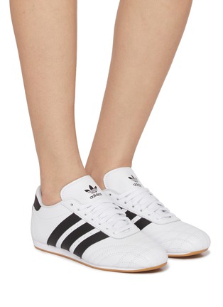 模特儿示范图 - 点击放大 - ADIDAS - Taekwondo Women's Sneakers