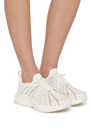 模特儿示范图 - 点击放大 - ATHLETIC PROPULSION LABS - Zipline Low Top Women's Sneakers