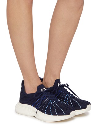 模特儿示范图 - 点击放大 - ATHLETIC PROPULSION LABS - Zipline Low Top Women's Sneakers