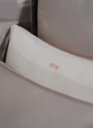 细节 –点击放大 - SILKY MIRACLE - The One King Size Silk Bed Set — Galaxy Grey/Nude