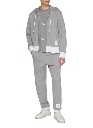 模特儿示范图 - 点击放大 - THOM BROWNE - Four Bar Colour Block Cotton Sweatpants