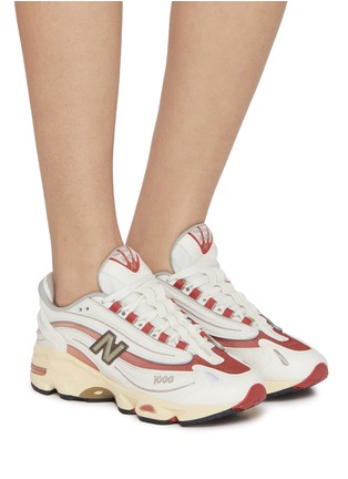 模特儿示范图 - 点击放大 - NEW BALANCE - M1000 Leather Women's Sneakers