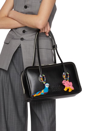 模特儿示范图 - 点击放大 - BUNNY SHAPIRO - Animalito Parrot Bag Charm — Blue