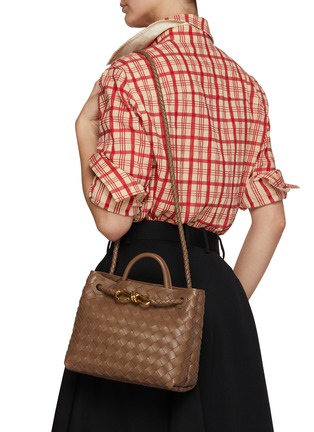 模特儿示范图 - 点击放大 - BOTTEGA VENETA - Small Andiamo Intrecciato Leather Bag