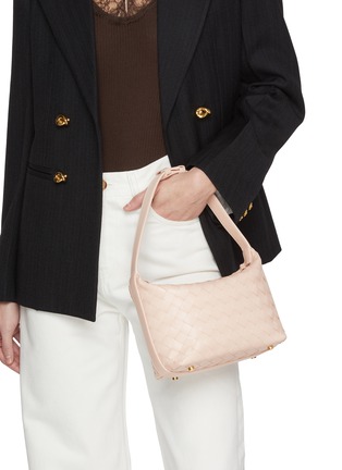 模特儿示范图 - 点击放大 - BOTTEGA VENETA - Mini Wallace intrecciato Leather Shoulder Bag