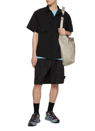 模特儿示范图 - 点击放大 - GOLDWIN - Asymmetric Camp Shirt