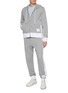模特儿示范图 - 点击放大 - THOM BROWNE - 四重条纹圆领 T 恤