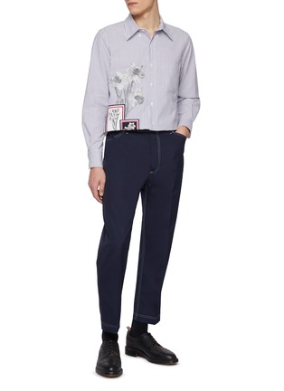 模特儿示范图 - 点击放大 - THOM BROWNE - Floral Embroidery And Patch Cotton Blend Seersucker Shirt