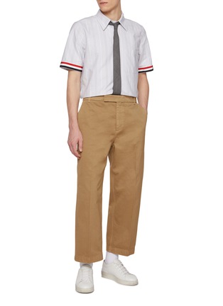 模特儿示范图 - 点击放大 - THOM BROWNE - RWB Piping Sleeve Cotton Oxford Shirt