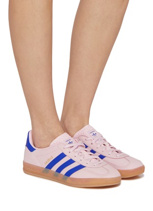 模特儿示范图 - 点击放大 - ADIDAS - Gazelle Indoor Leather Women's Sneakers