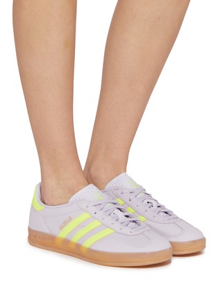 模特儿示范图 - 点击放大 - ADIDAS - Gazelle Indoor Leather Women's Sneakers