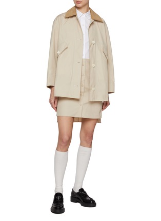 模特儿示范图 - 点击放大 - THOM BROWNE - 灯芯绒领口纽扣外套