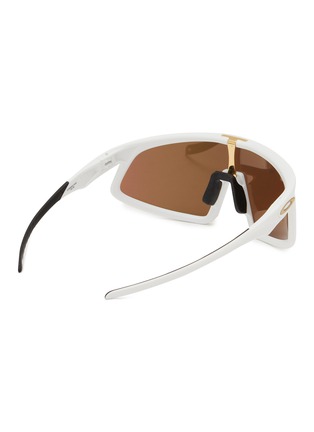 模特儿示范图 - 点击放大 - OAKLEY - Single Lens RSLV Rectangle Unisex Sunglasses