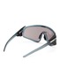 模特儿示范图 - 点击放大 - OAKLEY - Single Lens Latch™ Panel Rectangle Unisex Sunglasses