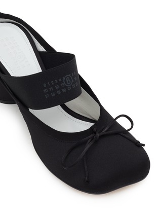 细节 - 点击放大 - MM6 MAISON MARGIELA - 缎面弹力带穆勒鞋